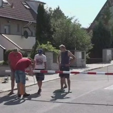 Lidé z Horoměřic se snaží upozornit na velký problém i výstavbou symbolické závory