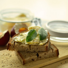 Trpíte často nevolností po pečivu? Vyplatí se cesta k doktorovi.