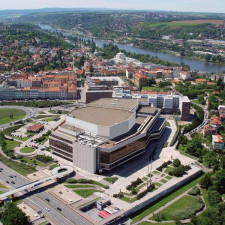Kongresové centrum je monumentální stavbou v lukrativním místě