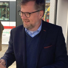 Premiér Petr Fiala obsadil ministerská křesla lidmi, kteří se nedomluví anglicky. Je to opravdu takový problém?