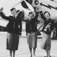 Civilní létání bylo v té době jen pro vyvolené a personál...