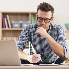 Mozková mlha se projevuje problémy se soustředěním, ale i s vyjadřováním