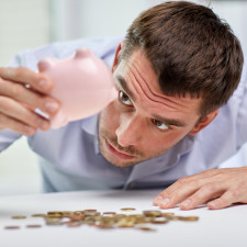 Podle odborníků si mnozí lidé sáhnou na dno