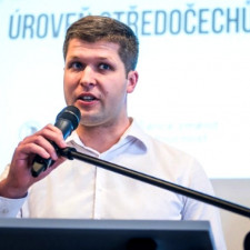 Jiří Snížek jedná za Piráty