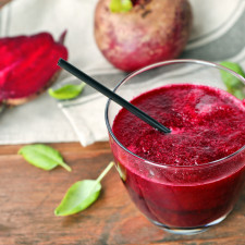 Se snížením krevního tlaku vám pomůže mimo jiné i řepový džus