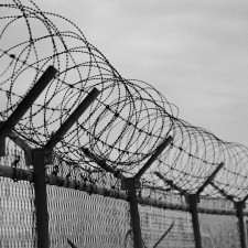 Lidé se za železnou oponu dostali dokonce i v přestrojení za mnichy