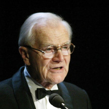 Kdo by v tomto herci hledal dobrodruha? A přece lezl po horách, choval ovce a provokoval komunisty