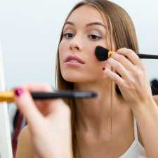 S pudrem je lepší šetřit, aby úplně neztratil svůj přirozený lesk