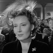 Lída Baarová zazářila v mnoha filmech – třeba ve snímku Panenství nebo Dívka v modrém. V padesátých letech, kdy její sláva upadala, si zahrála ve filmu Soucit s padlými (Pietà per chi cade)