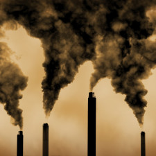 Emise CO2 stále stoupají, množství zplodin v atmosféře dosáhlo absolutního rekordu