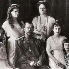 Car Mikuláš byl zastřelen s celou svou rodinou