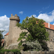 Strakonický hrad je opředen pověstmi. Rozhodně ale není jediný, který by měli milovníci děsuplných příběhů navštívit...
