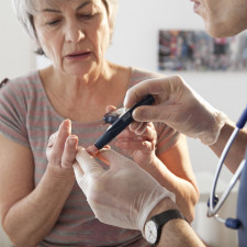 Cukrovka se může projevovat nepříjemnými kožními problémy, mezi které patří mimo jiné i puchýře a vředy