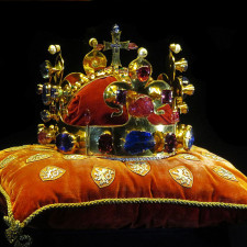 Papež Kliment VI. ve snaze ochránit český klenot nedozírné hodnoty, obsahující i pro církev tak důležitý trn z Kristovy koruny, vydal dokument, který nás dodnes děsí