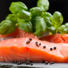 Vitamín D najdete mimo jiné i v tučných rybách