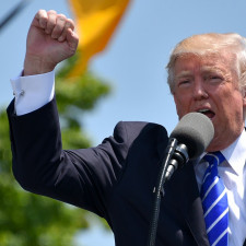 Trump bude Bílý dům opouštět jenom těžko...