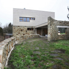 Od konce války do počátku 90. let se zde nacházela mateřská školka, poté vila chátrala