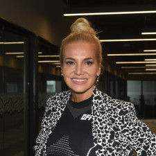 Už v devíti letech vydala první Rolins desku, které se prodalo 250 tisíc kusů