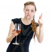 Opilá dívka si s sebou domů přinesla straku (ilustrační foto)