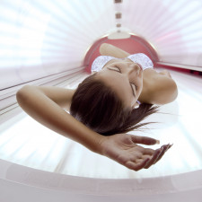 Riziko vzniku rakoviny zvyšuje mimo jiné i častá návštěva solária