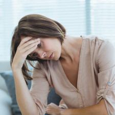 Deprese je závažná, dlouhotrvající porucha psychiky projevující se snížením až vymizením schopnosti prožívat potěšení, pokleslými náladami jedince a patologickým smutkem