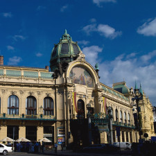 Výzdobu měli na starosti umělci jako Max Švabinský, Mikoláš Aleš, Alfons Mucha a mnoho dalších