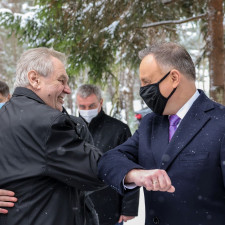 A ještě mu mohl dát flákanec, aby bylo dokonáno...