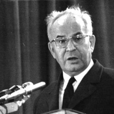 Nejvíc vtipů se říkalo o Husákovi. A stačilo málo, třeba že Husák vyrazil na návštěvu USA