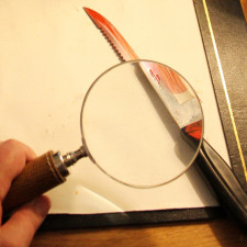 Mladík byl pod vlivem drog a vyrazil k sousedům. Dopadlo to tragicky