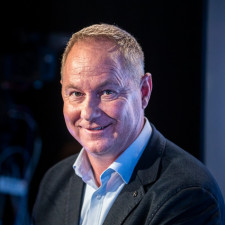 V letech 1996–2002 byl Petr Gazdík učitelem na Základní škole Josefa Bublíka v Bánově