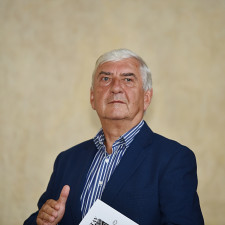 Miroslav Donutil se herecky prosadil na počátku kariéry díky angažmá v divadle Husa na provázku