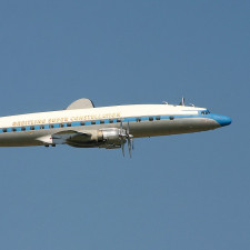 Na palubě bylo 88 cestujících a čtyři členové posádky. Přistály jen jejich kostry