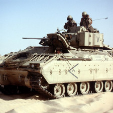 Americké vozidlo Bradley je dodáváno také na Ukrajinu. Obránce i Washington však znepokojují vysoké ztráty strojů