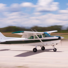 Darren Harrison úspěšně přistál s letadlem na letišti Palm Beach bez jakýchkoliv předchozích zkušeností