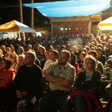 Letních kin v Praze je jako hub po dešti