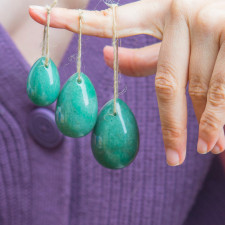 Yoni egg jsou stále populárnější pomůckou pro posílení ženských orgánů