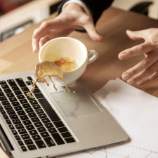 Politý počítač nejdříve vypněte a vypojte ze zásuvky