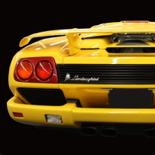 Papež získal 900 tisíc euro za vydražené lamborghini