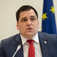 Místopředseda KDU-ČSL je považován za odborníka na krizovou komunikaci, politický marketing a public relations