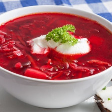 Uvařený boršč můžete uchovávat ve vzduchotěsné nádobě v lednici až po dobu 5 dní