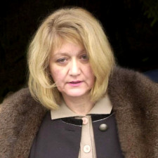 Jako jediná přežila pád letadla a nedobrovolně se tak zapsala i do Guinessovy knihy rekordů