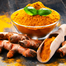 Aktivní složka kurkumin má zemitou, nahořklou, pepřovitou a hořčici podobnou chuť