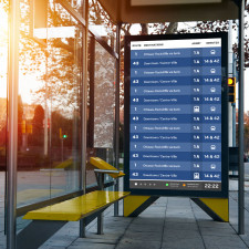 Zastávky MHD mají v dnešní době podobný vzhled v mnoha zemích