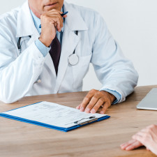 Ukrajinští lékaři komunikují s pacienty, kteří utíkají před válkou, jejich pomoc je v tomto ohledu velmi významná