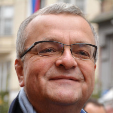 Před vstupem do vysoké politiky pracoval na Úřadu vlády ČR. Byl odborným poradcem místopředsedy vlády, ředitelem odborů poradců místopředsedy vlády ČSFR a náměstkem ministra obrany