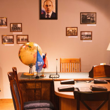 I v takové kanceláři mohl dostávat ruský agent metály za tajné operace