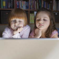 Rodiče často nevědí, co děti dělají na internetu