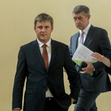 Věděl Tomáš Petříček moc, a proto musel jít?