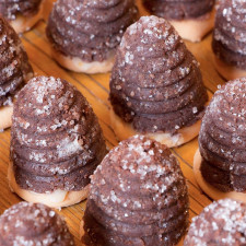 Včelí úlky (nebo vosí hnízda) na většině vánočních stolů rozhodně nechybí. Jak na nejrůznější inovace této tradiční chuti?