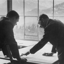 Adolf Hitler ve svém sídle Berghof